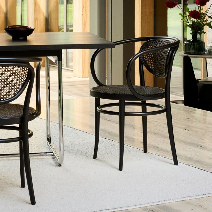 Thonet - 210 R Chaise avec accoudoirs, cannage Dark Melange / hêtre noir (TP 29)