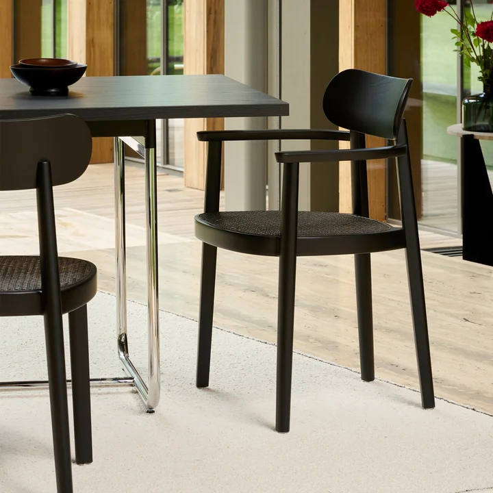Thonet - 118 FV Chaise avec accoudoirs, cannage Dark Melange / hêtre noir (TP 29)