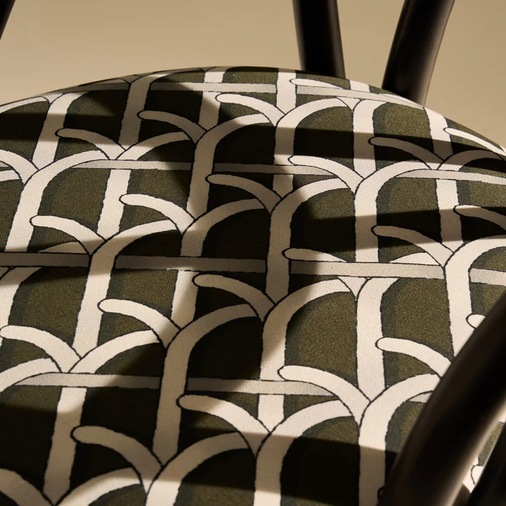 Gubi - Bistra Chaise avec accoudoirs