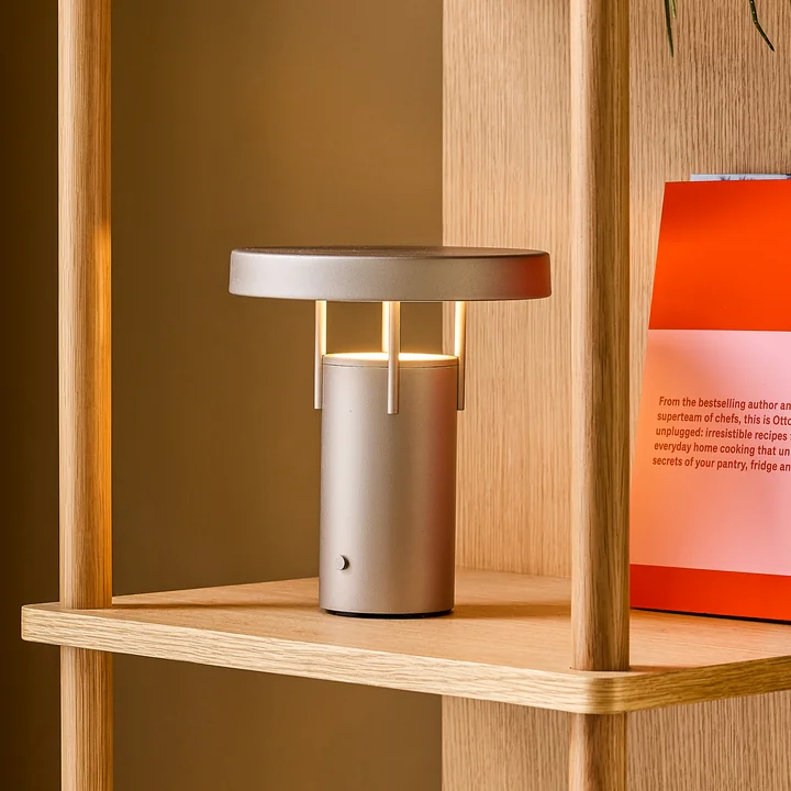 Hübsch Interior - BringMe Lampe de table LED rechargeable, Mini, sable métallique