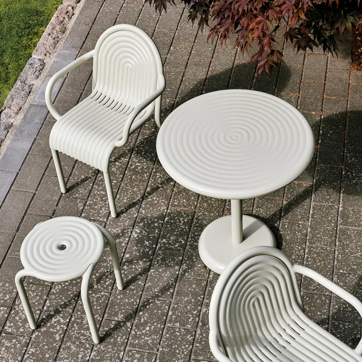 Tom Dixon - Groove Round Table de jardin, Ø 69,7 cm, putty