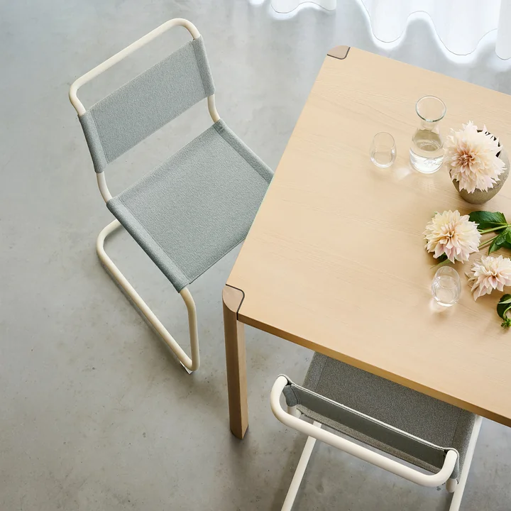 Thonet - S 33 V chaise, blanc perle / ray ( tissu Rohi Cento)