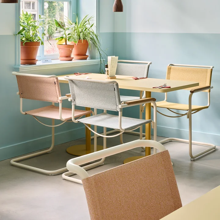 Thonet - S 34 V Chaises avec accoudoirs, blanc perle (tissu Rohi Cento) / accoudoirs chêne huilé