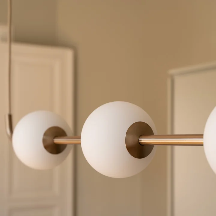 Umage - Audrey Linear LED Suspension, laiton / opale