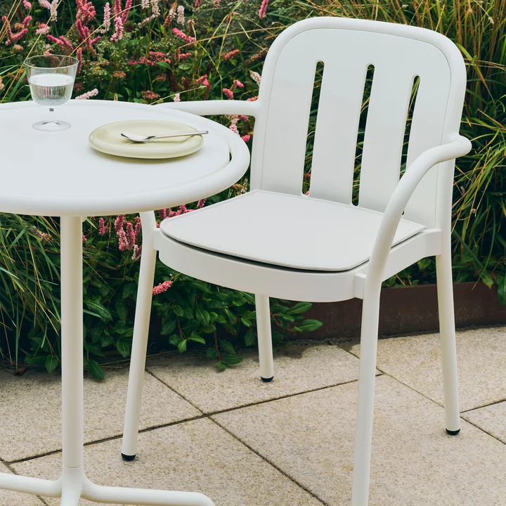 HAY - Deville Chaise avec accoudoirs et coussin, Outdoor, cream white