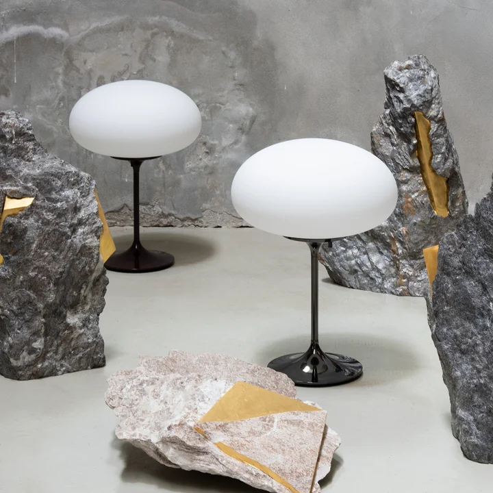 Gubi - Stemlite Lampe de table H 42 cm, chrome noir / opale