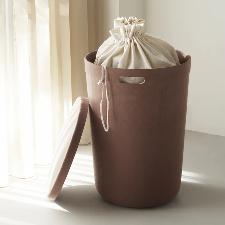 Normann Copenhagen - Hide Panier à linge, marron avec sac en coton