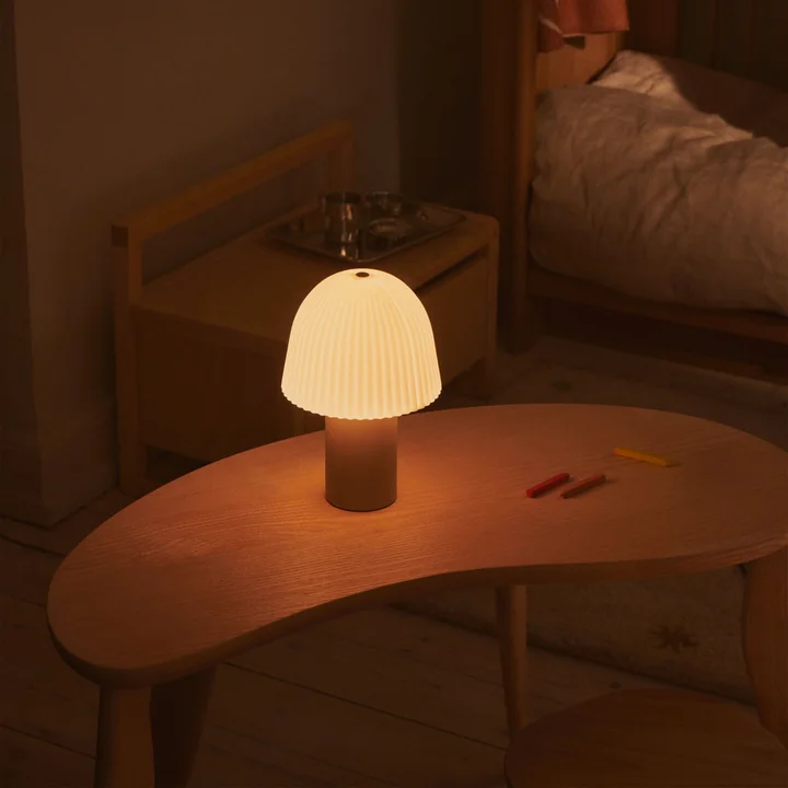 Ferm Living - Feve Table pour enfants, 79 x 40,5 cm, frêne naturel