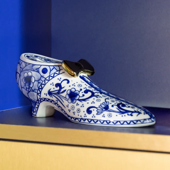 & klevering - Delftware Shoe Tirelire