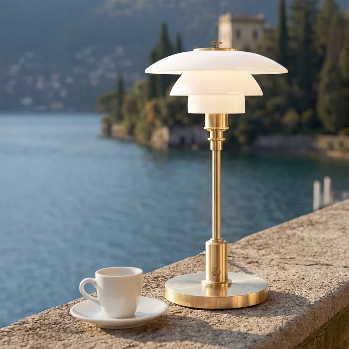 Louis Poulsen - PH 1/1 Lampe de table LED portable à batterie, laiton / verre opale