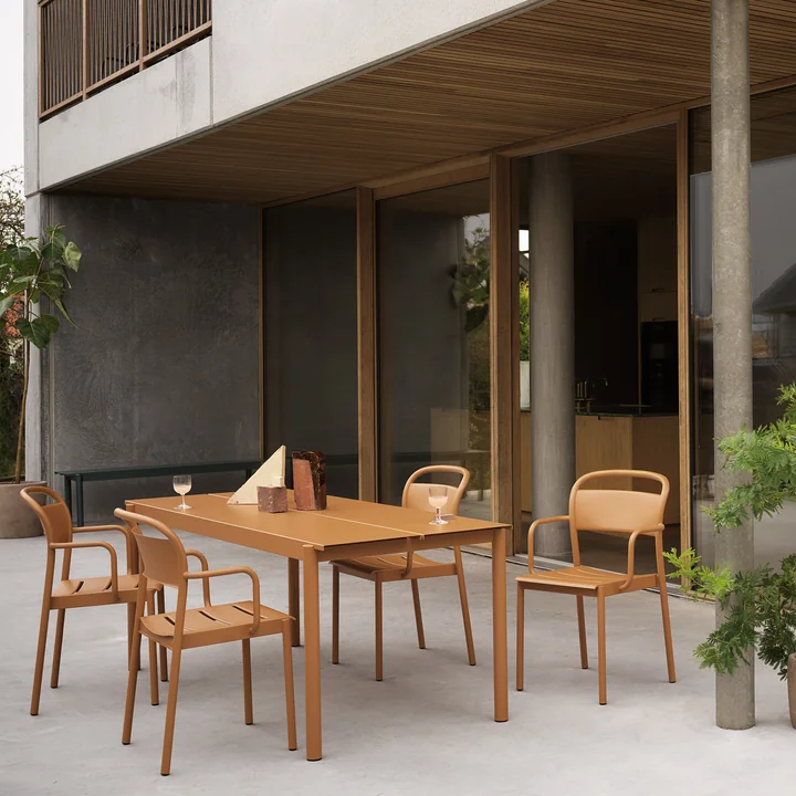 Muuto - Linear Table en acier Outdoor, 200 cm, burnt orange