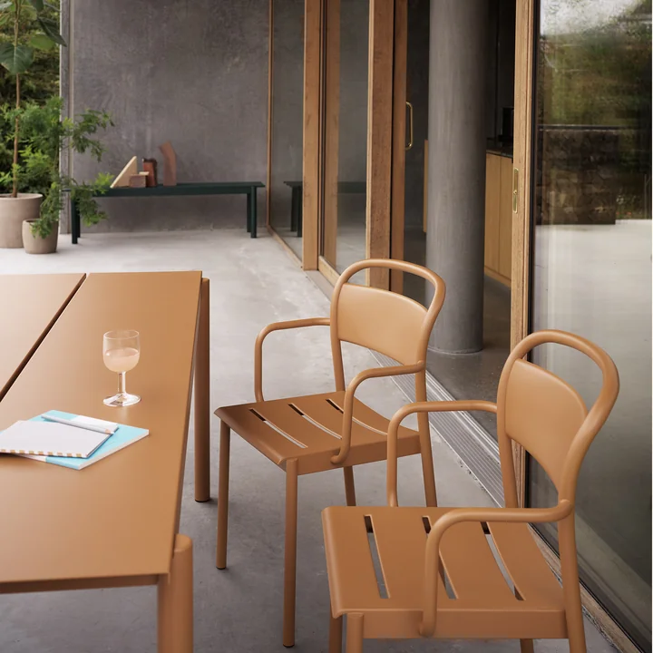 Muuto - Linear Table en acier Outdoor, 200 cm, burnt orange