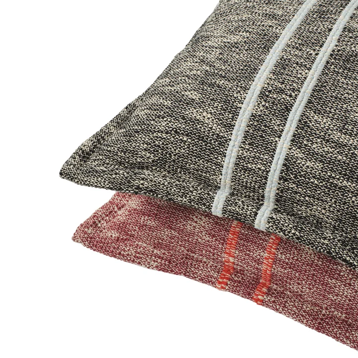 Tom Dixon - Track Coussin, 56 x 56 cm, bourgogne et noir / blanc