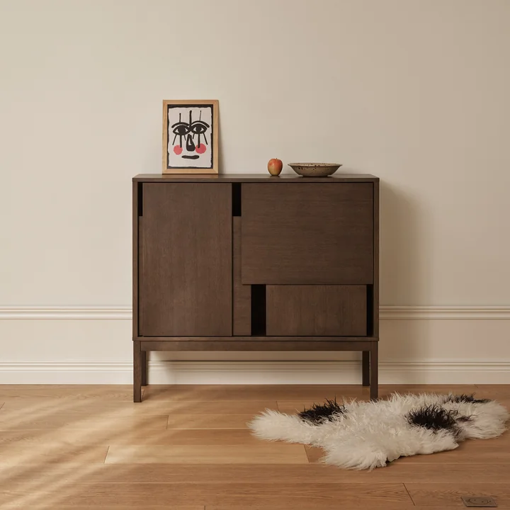 Design House Stockholm - Layer Sideboard avec pieds, chêne foncé