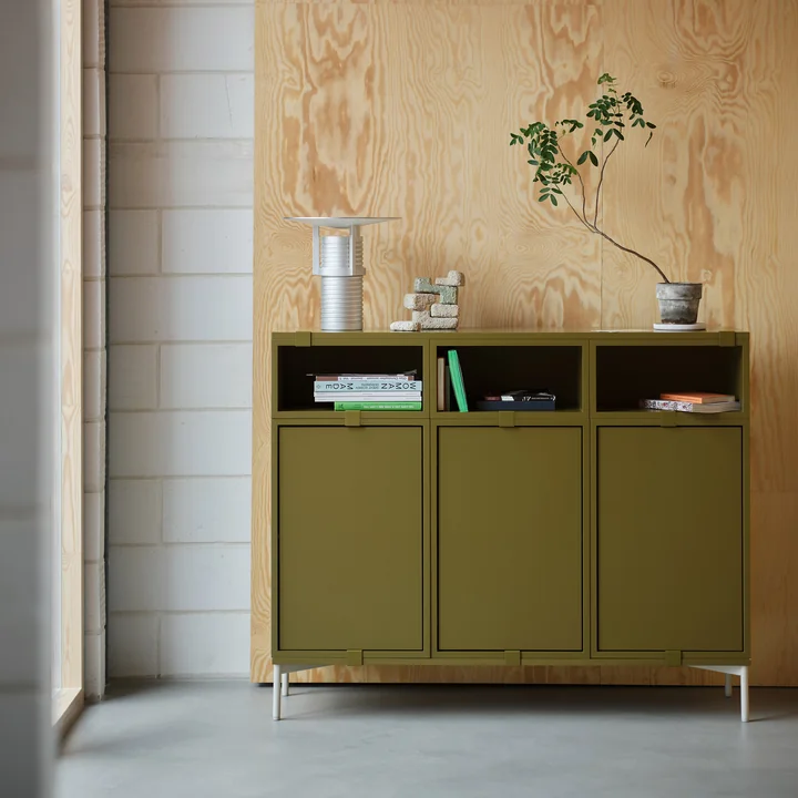 Muuto - Stacked Module d'étagères avec porte, marron-vert