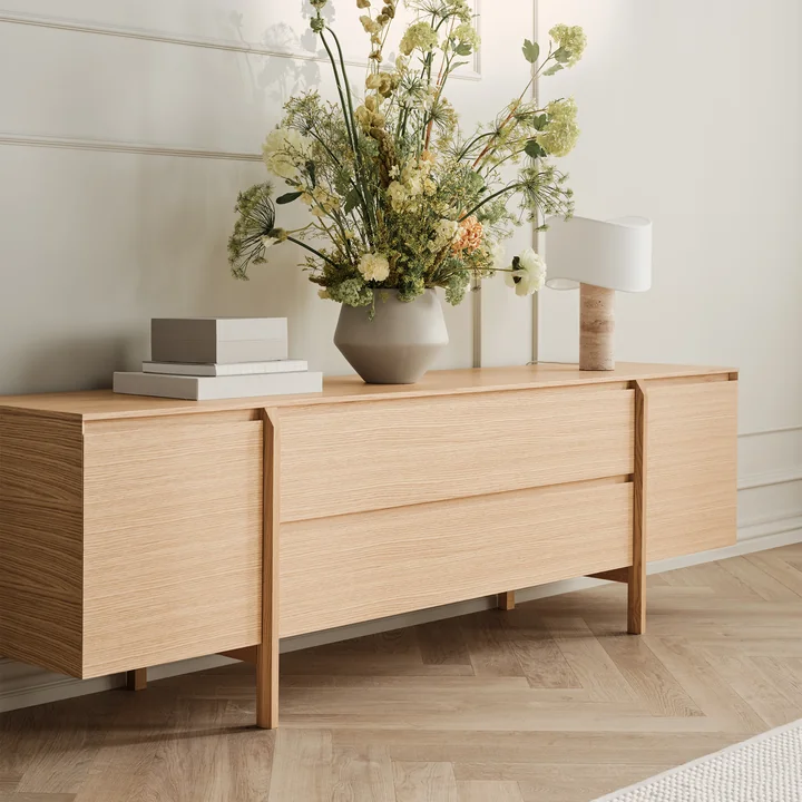 Bolia - Buffet Daia à tiroirs, 240 cm, chêne teinté blanc