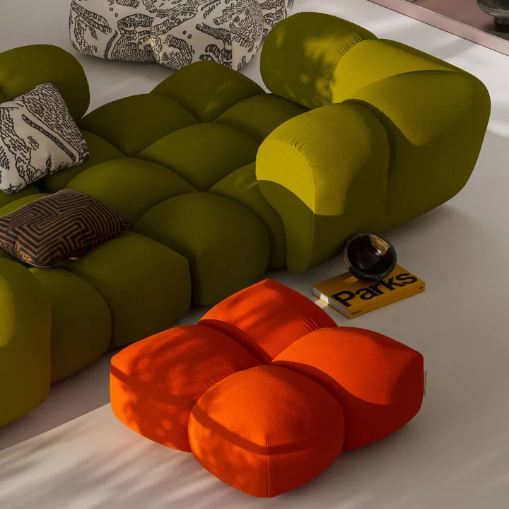 OUT-Objekte-unserer-Tage-Sander-Pouf-Large-Petrol-weiss-Tiger-Mountain-Col-003-by-Dedar_Situation-2
