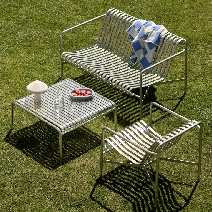 HAY - Table d'appoint « Palissade », canapé lounge et fauteuil lounge bas, hot galvanised