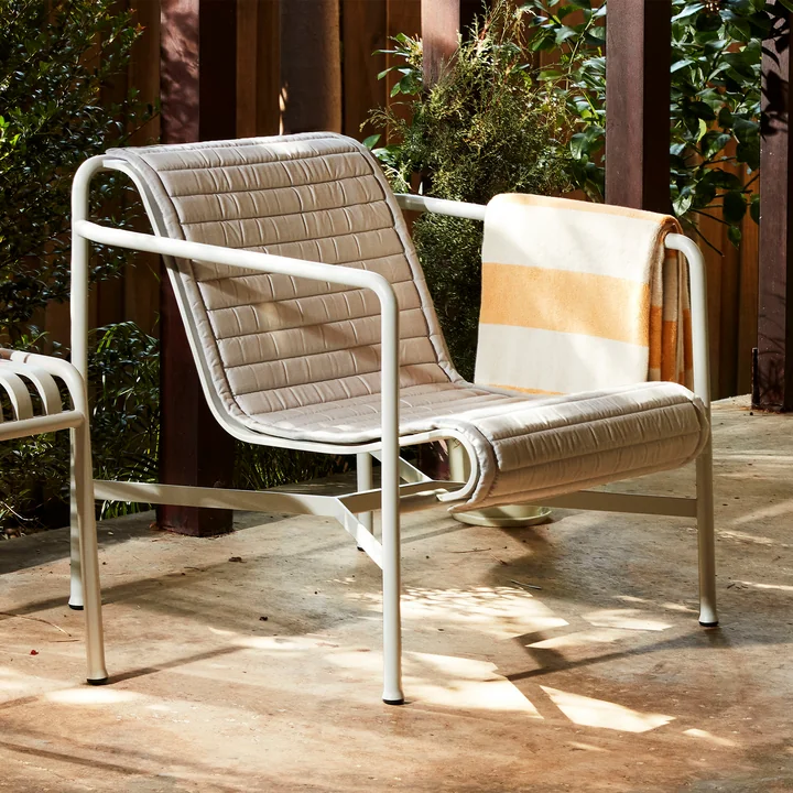 HAY - Coussin matelassé « Palissade » pour fauteuil «Lounge Chair Low», gris ciel