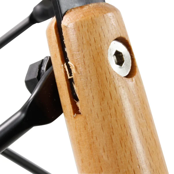 La veinure du bois de la réédition de la chaise Eames Plastic Side Chair DSW détaillée.