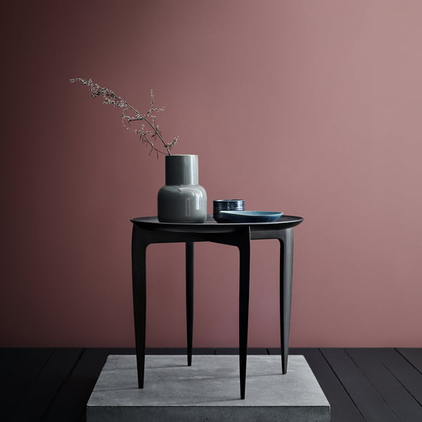 Table d'appoint plateau noir avec vase Jar de Fritz Hansen