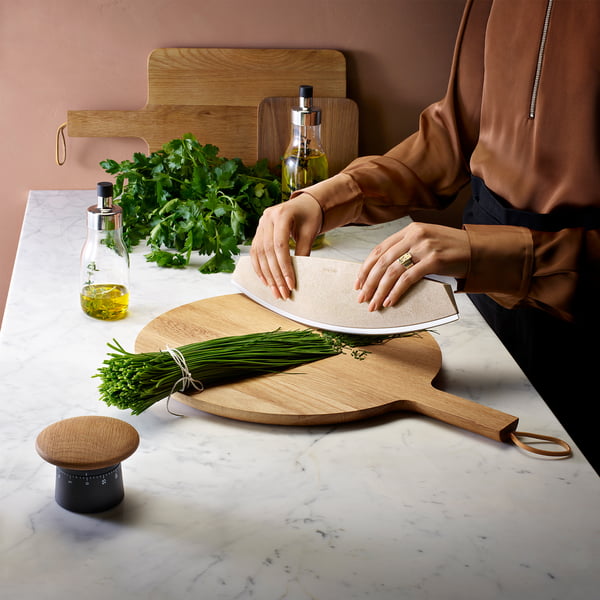 Couteau courte durée, couteau à pizza et à herbes, organiseur d'herbes aromatiques auto-arrosant et planche à découper en bois pour cuisine nordique par Eva Solo