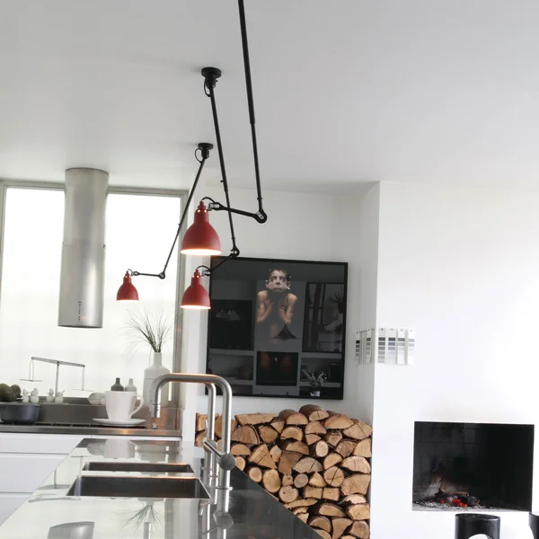 Lampe Gras No 302 plafonnier de DCW dans la cuisine