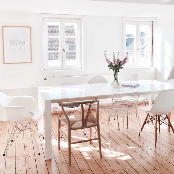Histoire de Karlas View - Salle à manger - Carl Hansen, Hay et Vitra