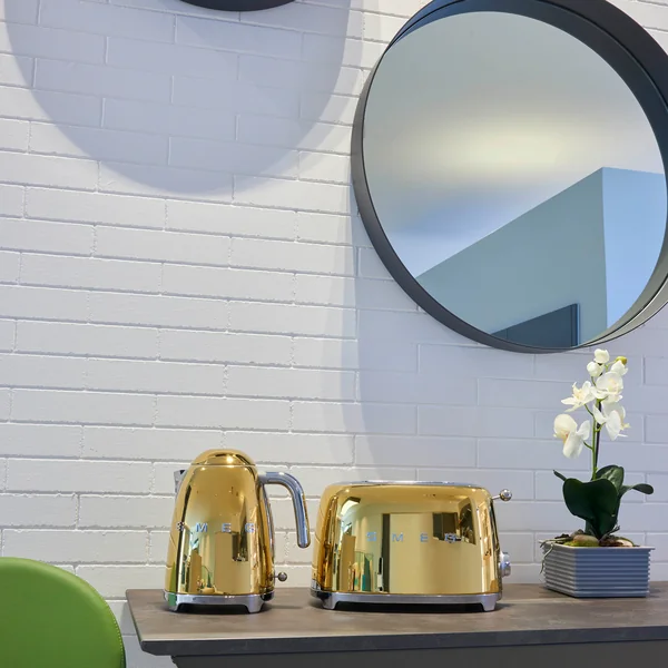 Grille-pain à 2 tranches TSF01 et bouilloire de Smeg