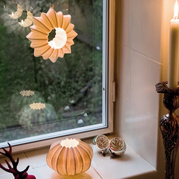 Image d'ambiance pour porte-bougie à chauffe-plat version suspendue